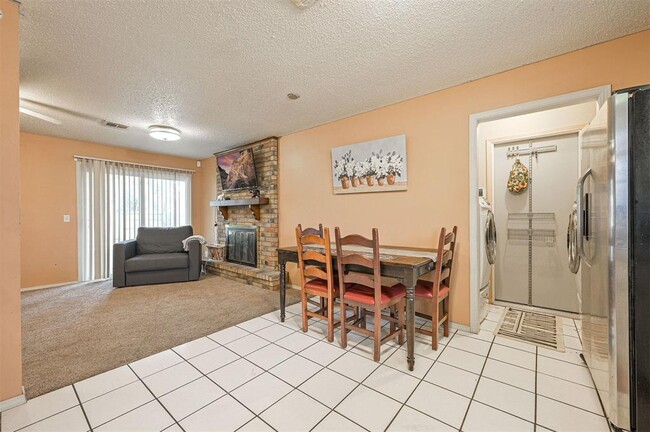 Building Photo - 1621 Kavel Dr