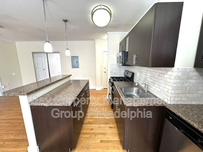 Building Photo - 437 W School House Ln