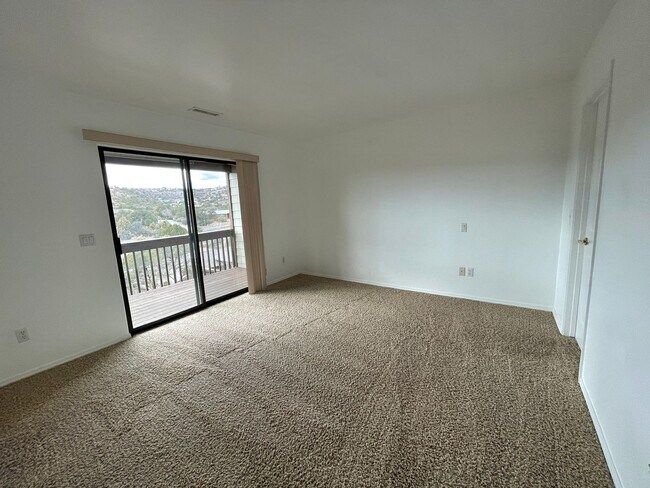 Building Photo - 4940 Summit Cir