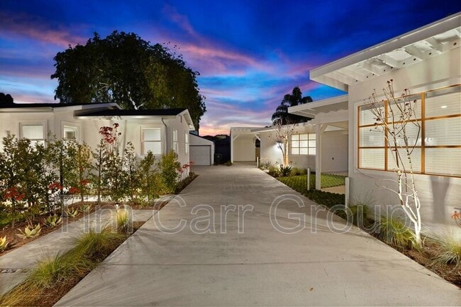 Building Photo - 1638 Santa Ana Ave