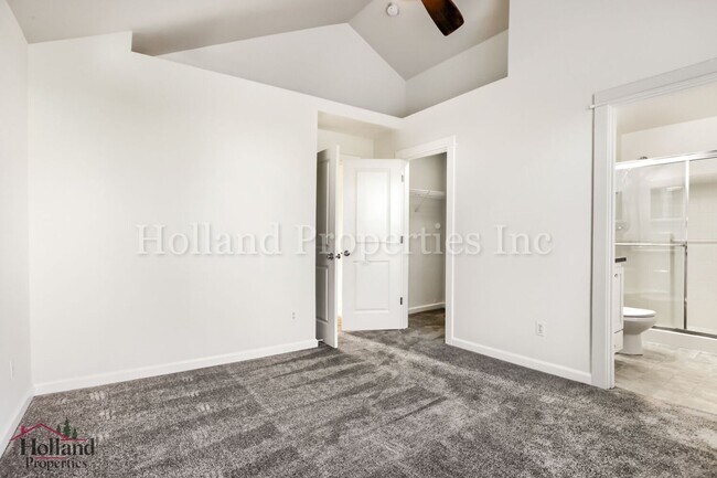 Building Photo - 16028 SW Gage Ln