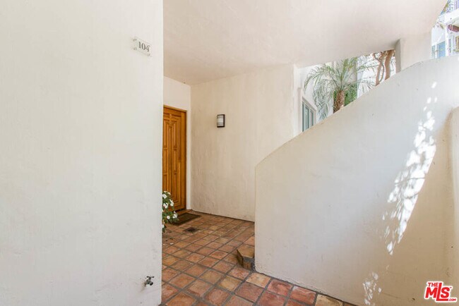 Building Photo - 15500 W Sunset Blvd