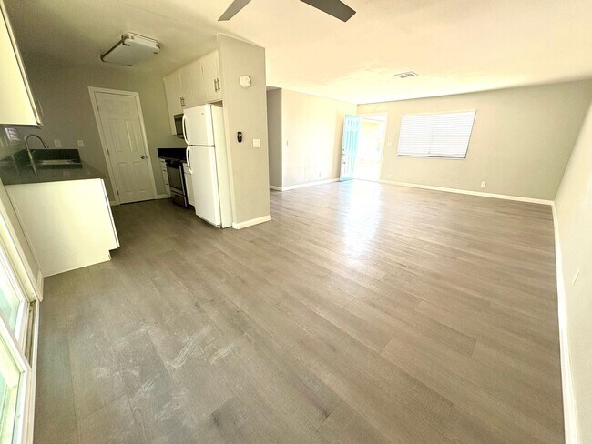 Building Photo - Welcoming 3 Bedroom 1.5 Bathroom Home