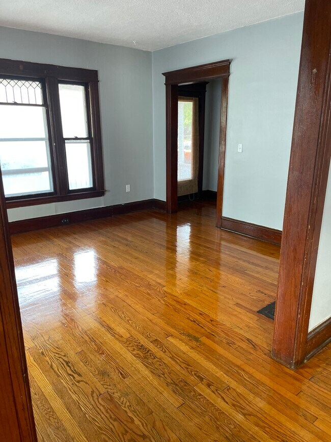 Building Photo - 1034 Bellevue Ave