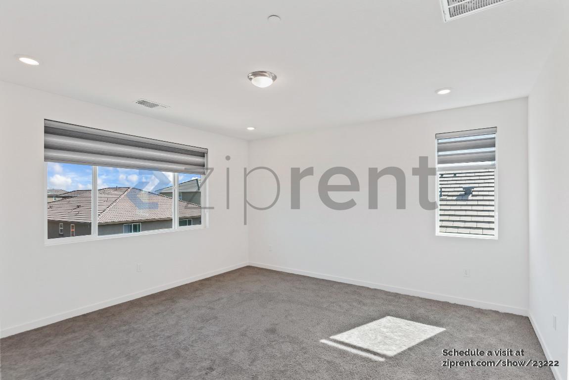 Building Photo - Unit