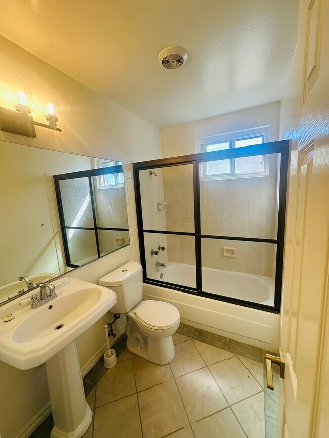 Building Photo - 4056 Caseman Ave