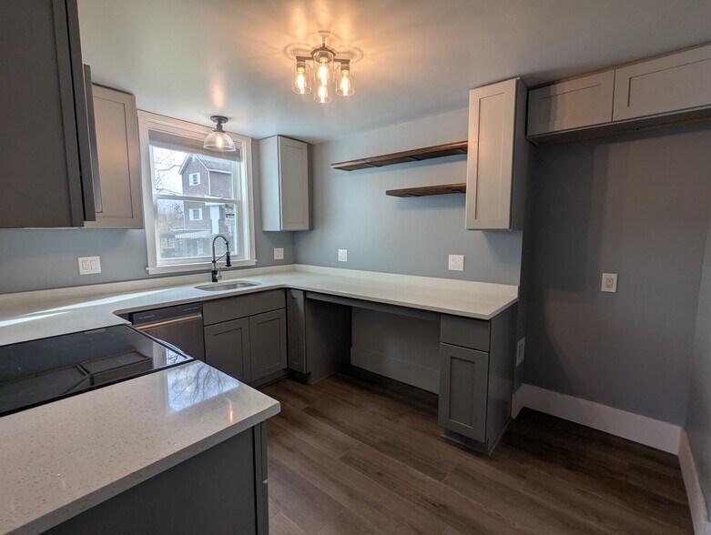 Building Photo - 511 West Alley