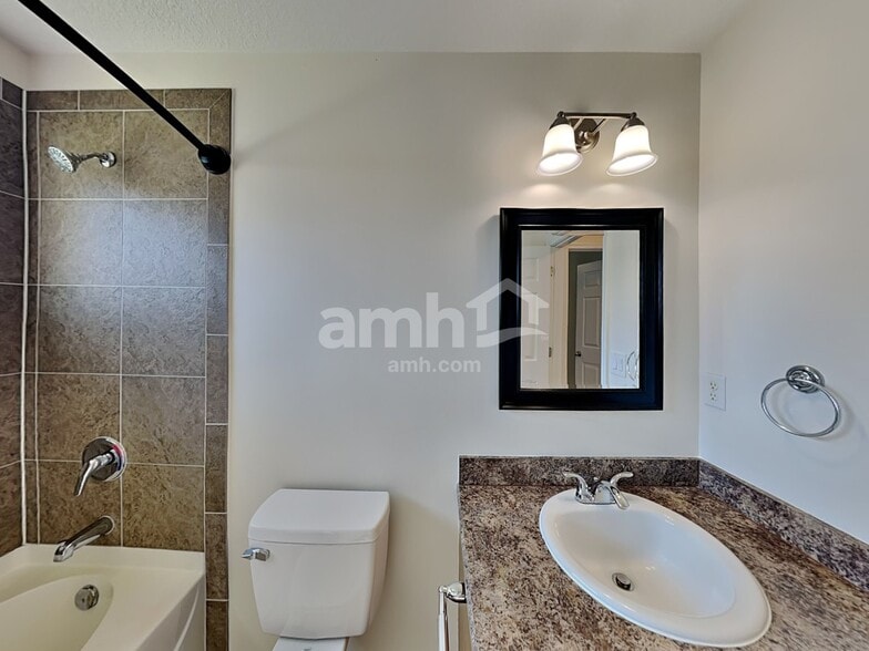 Building Photo - 351 N Twin Maple Rd