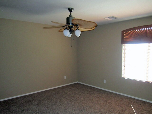 Building Photo - SPACIOUS 5BED + LOFT, 3 BATH LOCATED NEAR ...