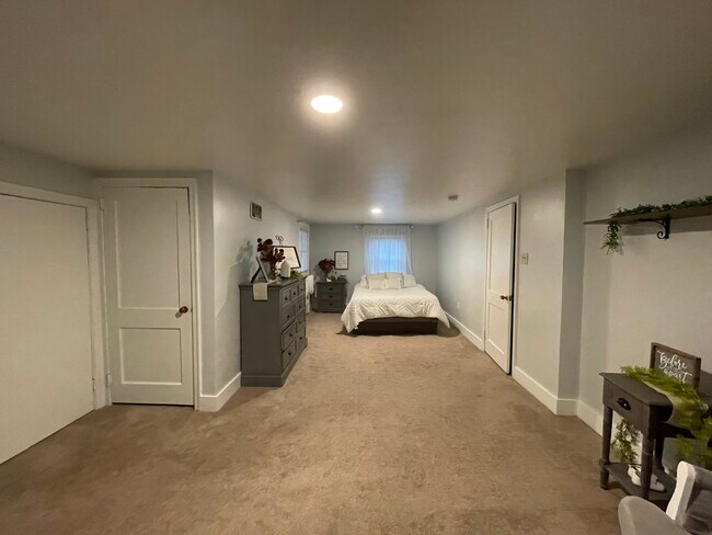 Building Photo - 2250 Creek Hill Rd