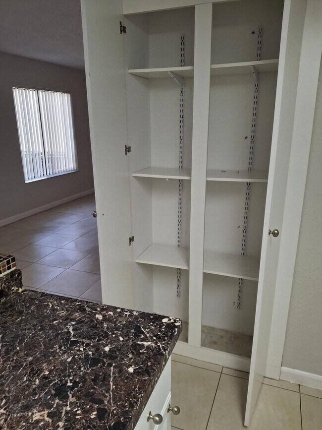 Building Photo - 3238 Coral Lake Ln