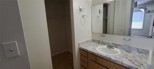 Building Photo - 1101 Spring Meadow Dr