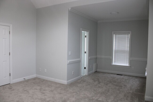 Building Photo - 3705 Warwick Pl