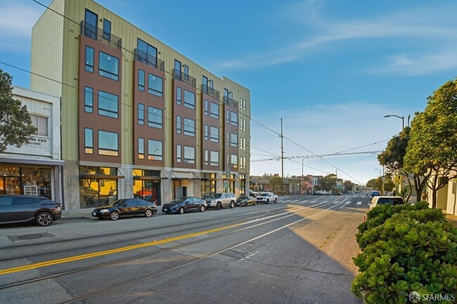 Building Photo - 3945 Judah St