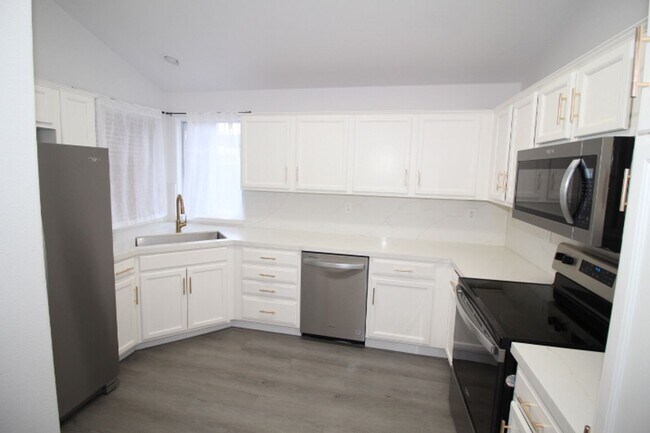 Building Photo - 2232 Golden Ave