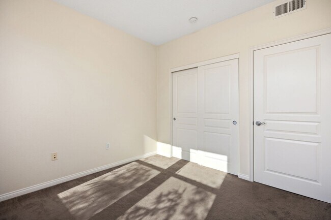 Building Photo - View Condo in Luxury Gated Community