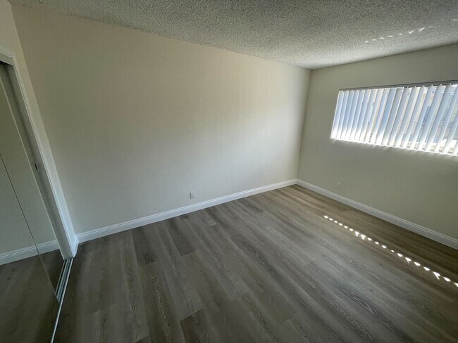 Building Photo - Beautiful 3-Bed/3-Bath Van Nuys Condo – Sp...