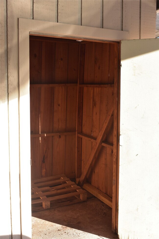 Building Photo - 9339 Westwood Village Dr