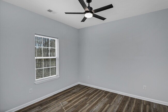 Building Photo - 32 Roberson St