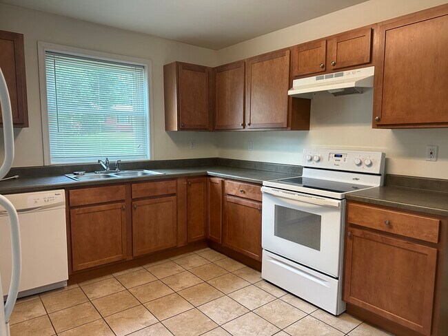 Building Photo - 175 Kendall Ave