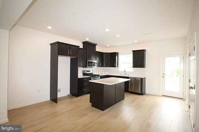 Building Photo - 2445 Spring Water Cir