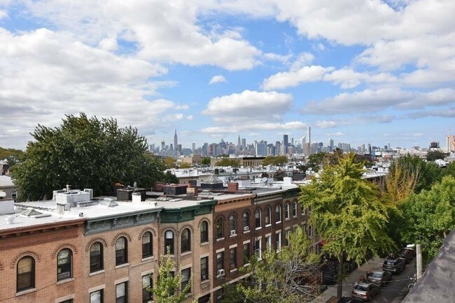 Building Photo - 566 Morgan Ave