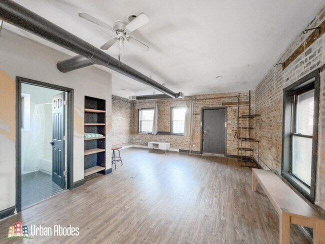 Building Photo - 639 N Troy St