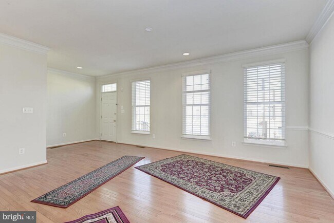Building Photo - 22645 Upperville Heights Square