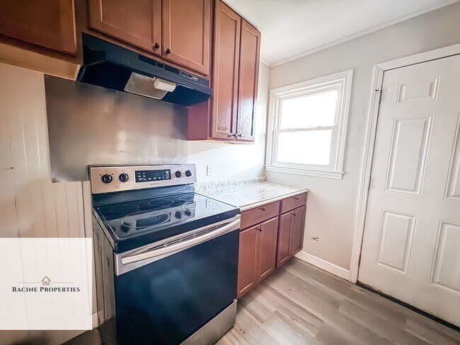 Building Photo - 7 Bristol Dr