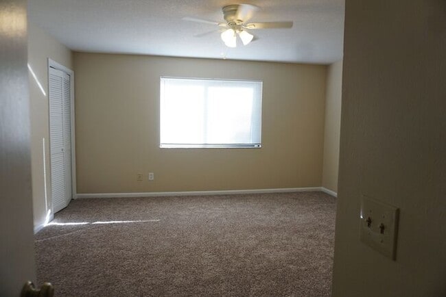 Building Photo - Mandarin Townhome