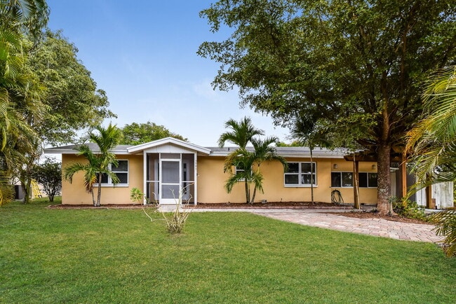 Building Photo - 5595 Sunrise Dr