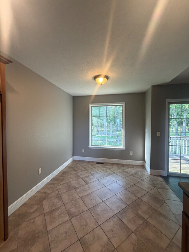 Building Photo - 4 Bedroom / 3 Bath - Horizon Hills / Meadow Ridge (Near Branson school district)