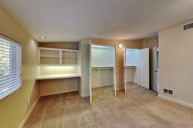 Building Photo - 4241 Buena Vista St