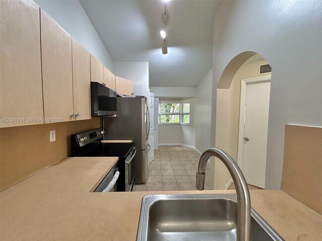 Building Photo - 1270 SE 28th Ct