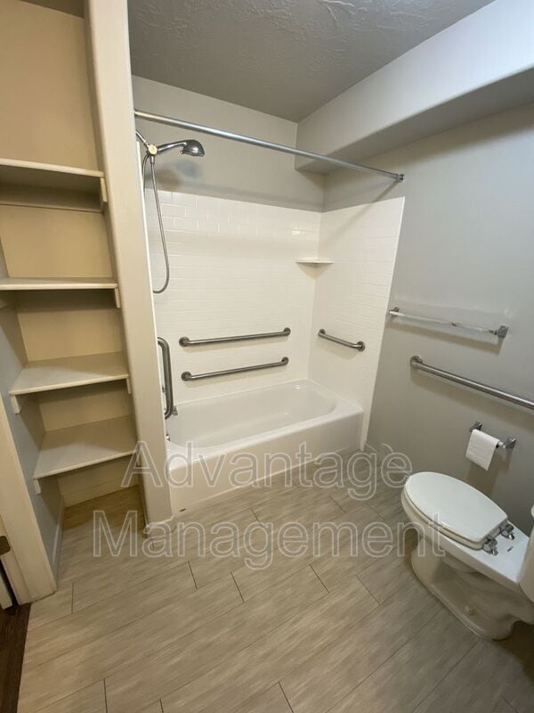 Building Photo - 1080 W 965 N