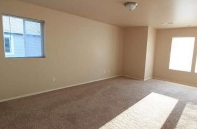 Building Photo - 4 Bedroom Townhome in Hawks Ridge by MSU