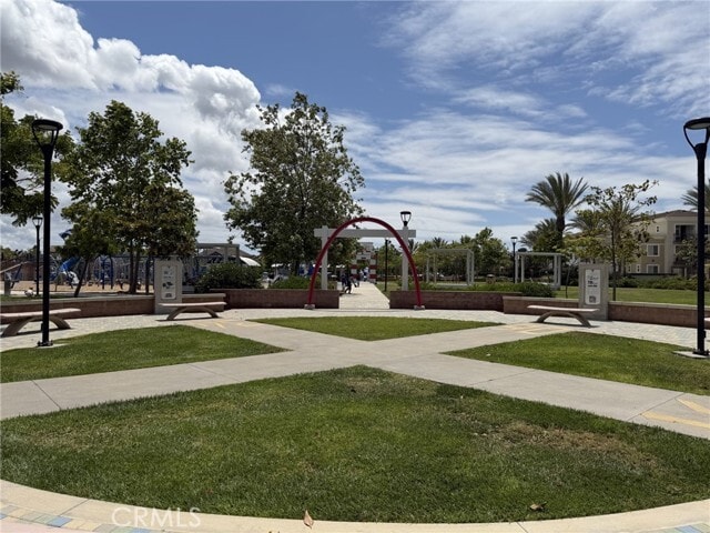 Building Photo - 400 Transport