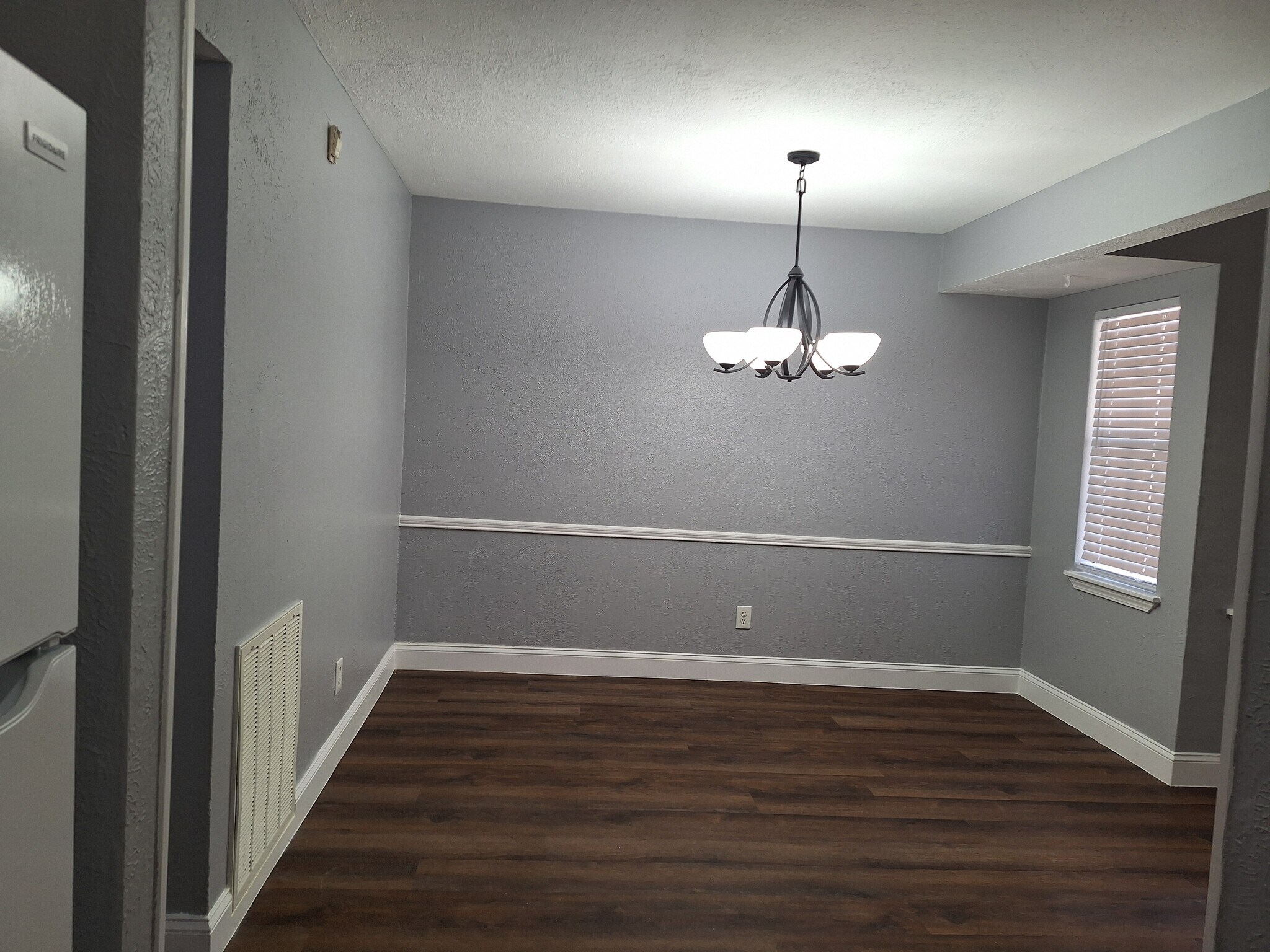 Building Photo - 2435 Sunflower Dr