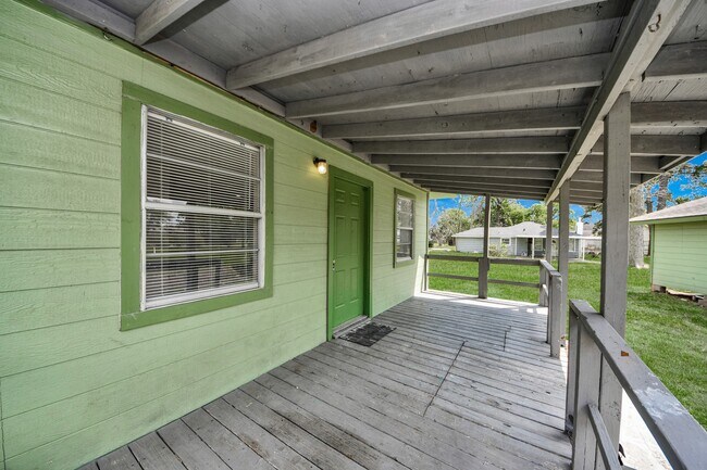 Building Photo - 17111 River Rd