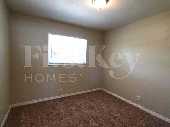 Building Photo - 5112 43rd Ave W