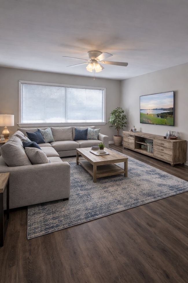 Building Photo - Summit Street Duplexes