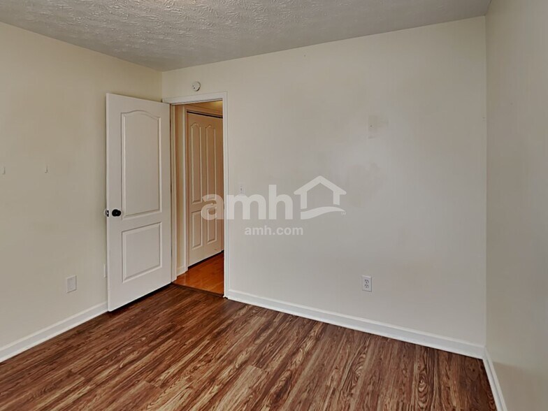 Building Photo - 406 Redwood Trail