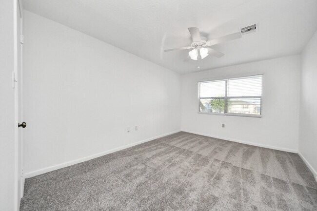 Building Photo - Waterfront Rental
