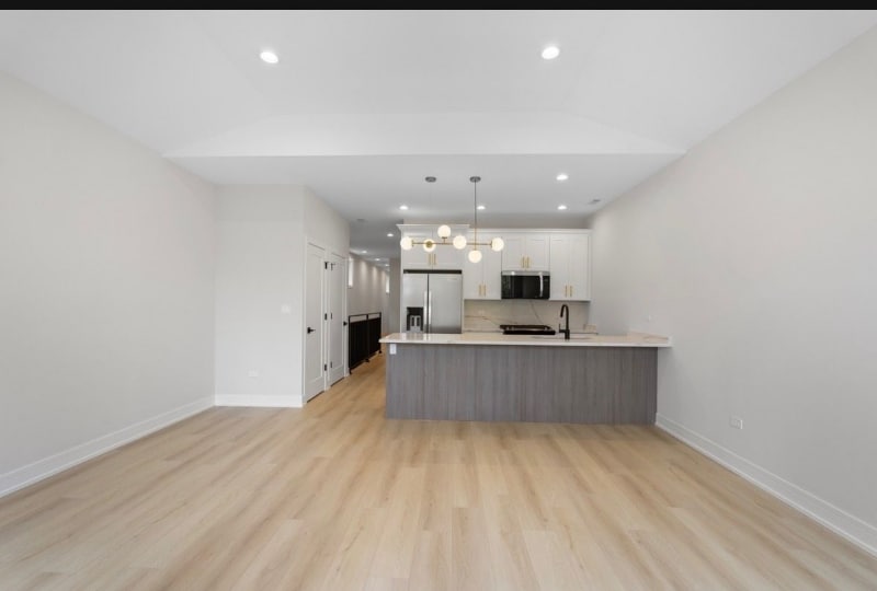 Building Photo - 5006 S Prairie Ave