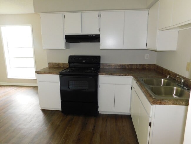 Building Photo - ****JUST REDUCED****1969 Dorchester Drive ...