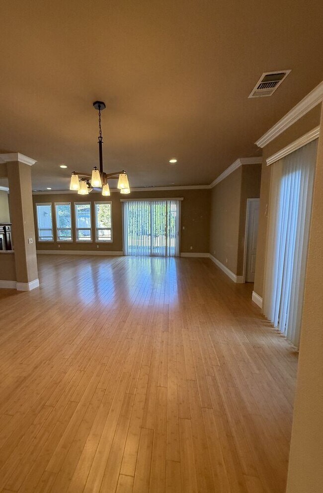 Building Photo - 613 Arlene Ct
