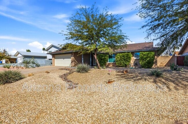 Building Photo - 1704 E Bell De Mar Dr