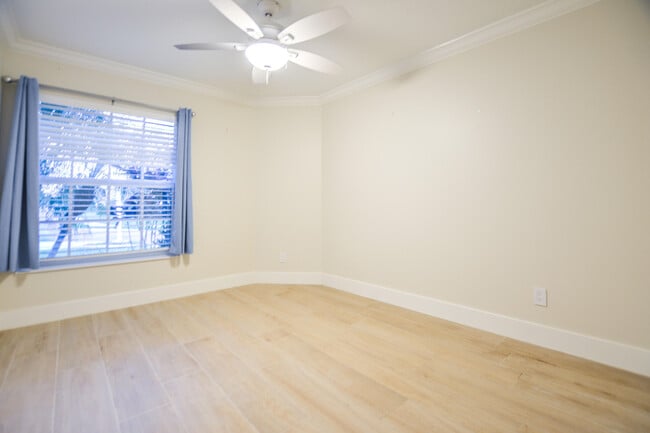 Building Photo - 226 Moccasin Trail W