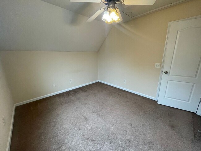 Building Photo - PRE-LEASING FOR AUGUST 2025!  1/2 OFF SECU...