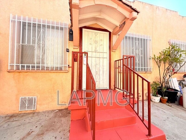 Building Photo - 2316 1/2 E. 3rd Street